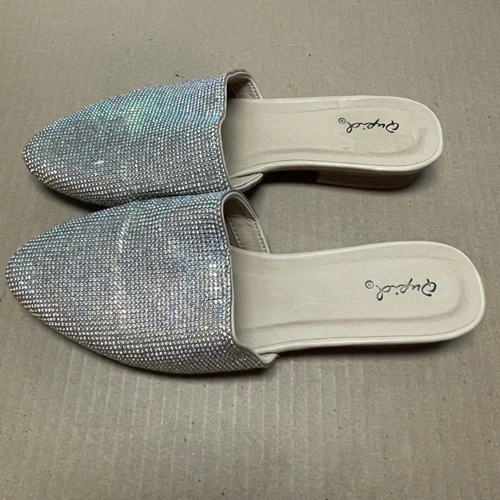 Qupid Women's Sz 8 Silver Rhinestone Bling Mule Slides Jeweled Almond Toe Flats